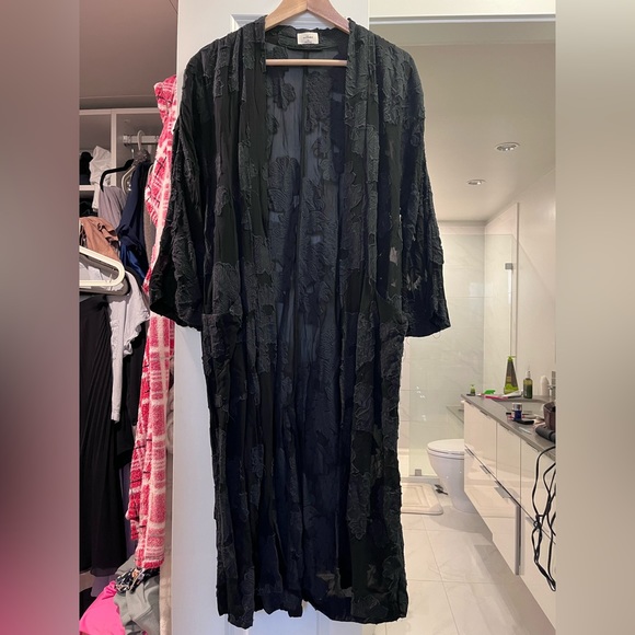 Derante Robe - Picture 4 of 8